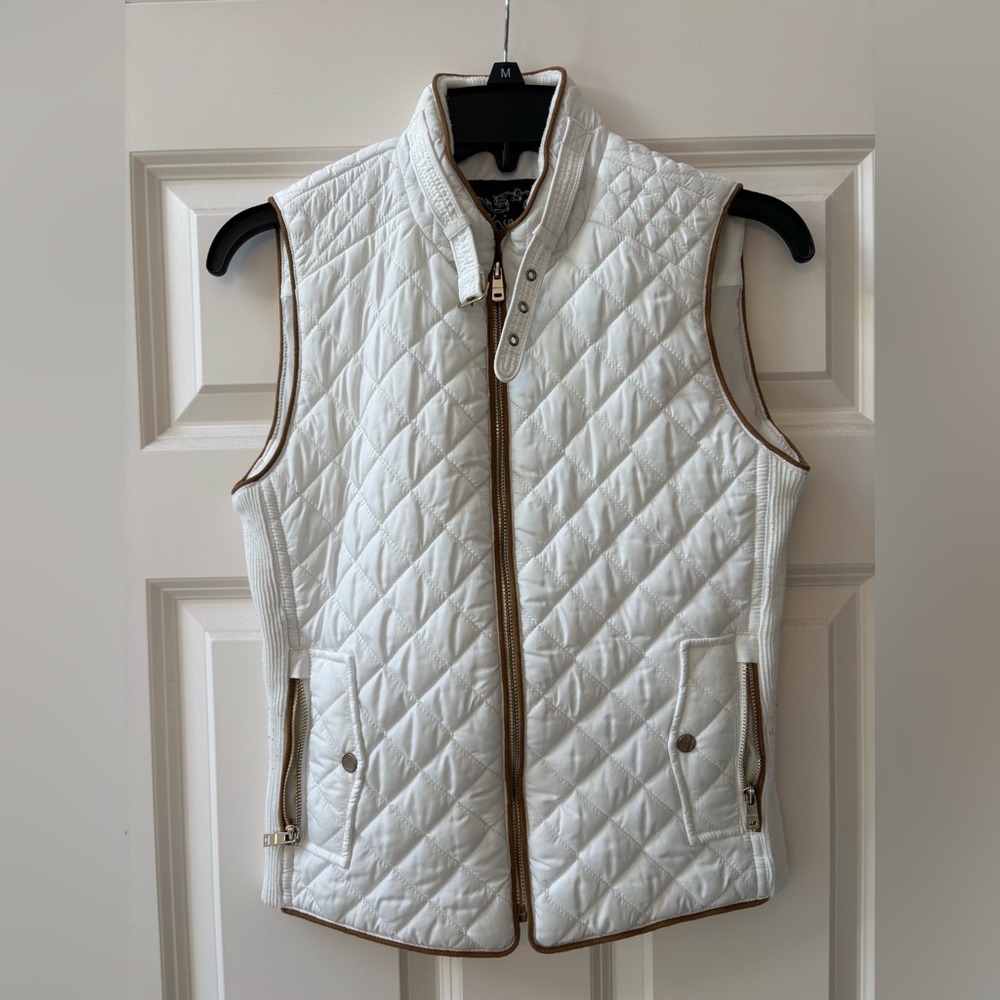 Shinestar White Quilted Vest with Gold Details. Size Small